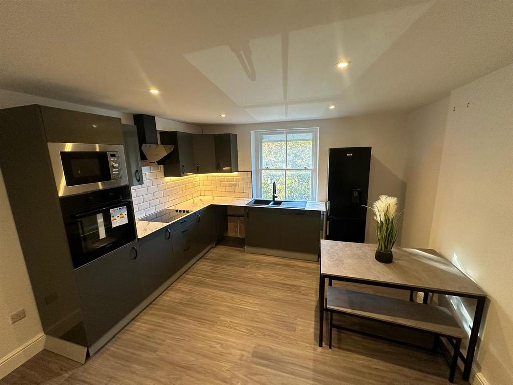 Kitchen 3.jpg