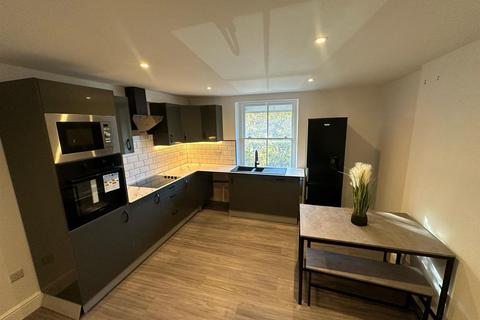 3 bedroom semi-detached house to rent, Hervey Road