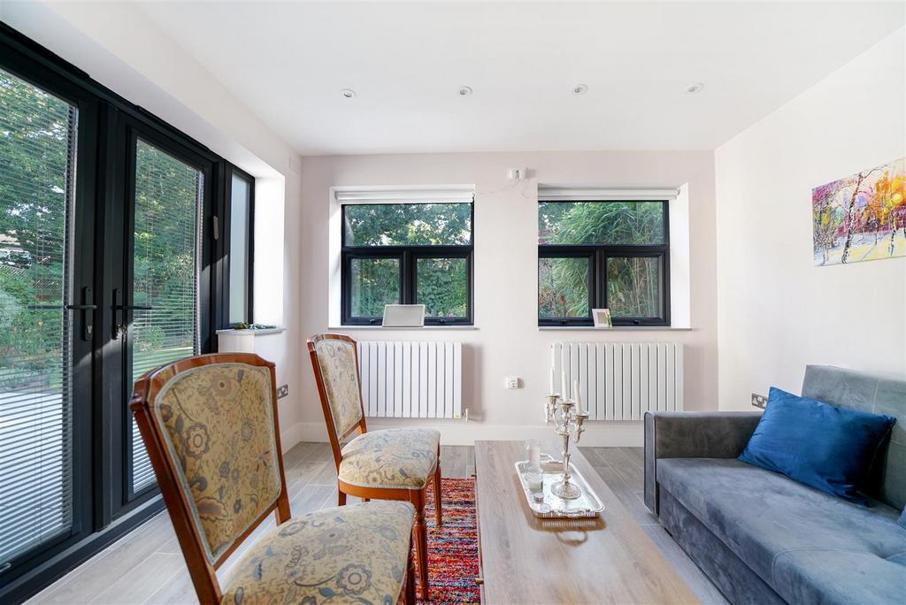 15 Morley Crescent - WCa Xs AMdytv MTN5s3zxp.jpg