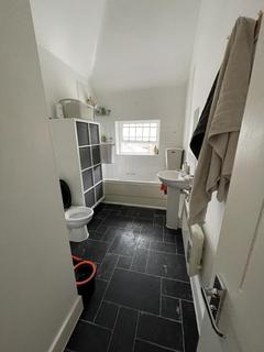 2 bedroom flat for sale, The Crescent, Gloucester