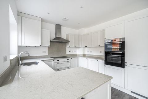 5 bedroom semi-detached house to rent, Oakwood Park, Dorset BH21