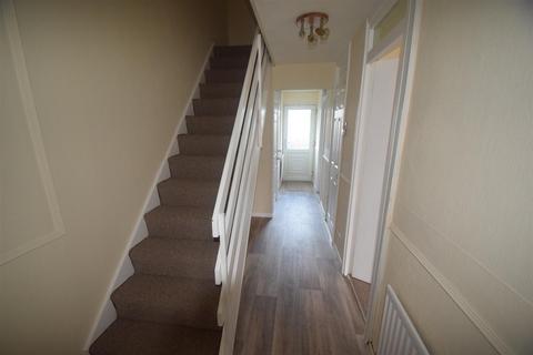 3 bedroom terraced house to rent, Chiltern Gardens, Dawley, Telford
