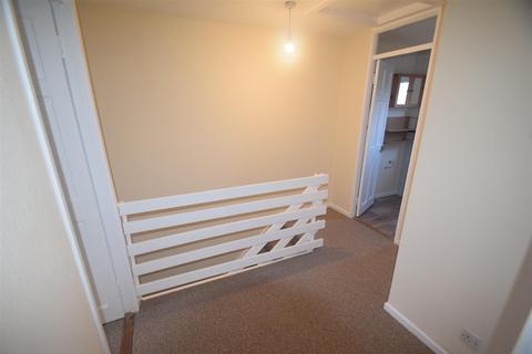 3 bedroom terraced house to rent, Chiltern Gardens, Dawley, Telford