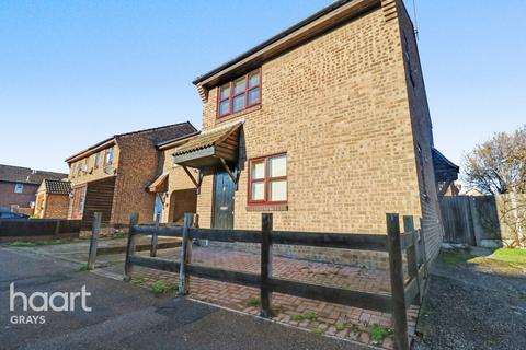 1 bedroom semi-detached house for sale, Fielding Avenue, Tilbury