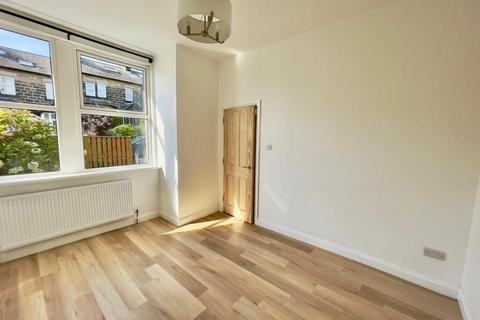 2 bedroom flat to rent, Lingards Road, London, SE13