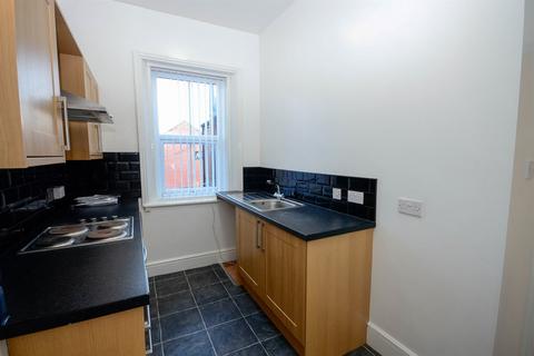 2 bedroom flat to rent, Wylam Street, Jarrow - Additional Charge of £90 per Month for Heating & Hot Water