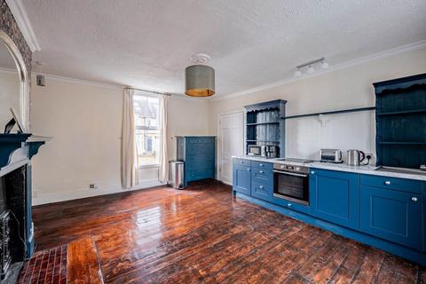 2 bedroom apartment to rent, St George`s Place