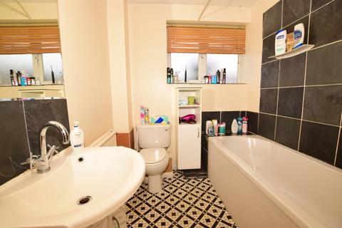 2 bedroom apartment to rent, Mead Road Cranleigh GU6