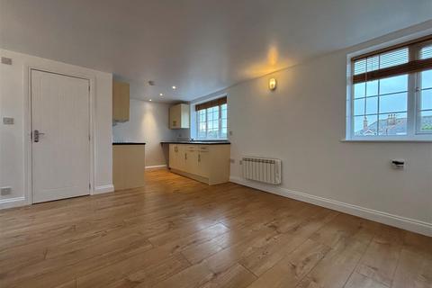 1 bedroom cottage to rent, The Broadway, Totland Bay