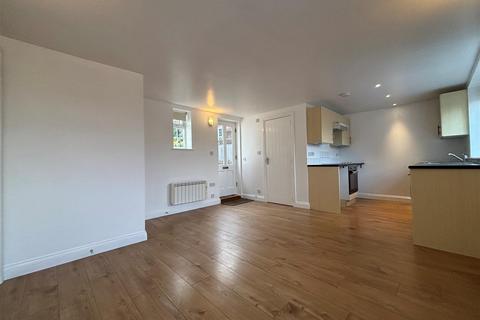 1 bedroom cottage to rent, The Broadway, Totland Bay