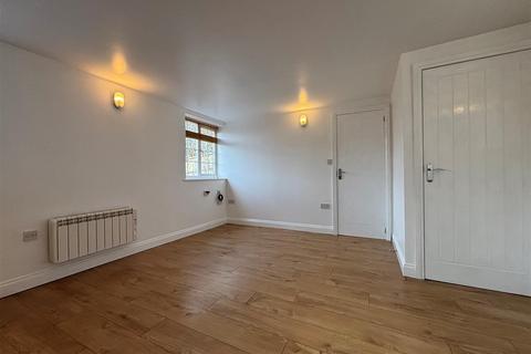 1 bedroom cottage to rent, The Broadway, Totland Bay