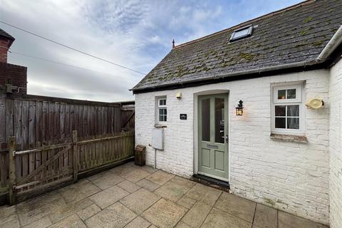 1 bedroom cottage to rent, The Broadway, Totland Bay