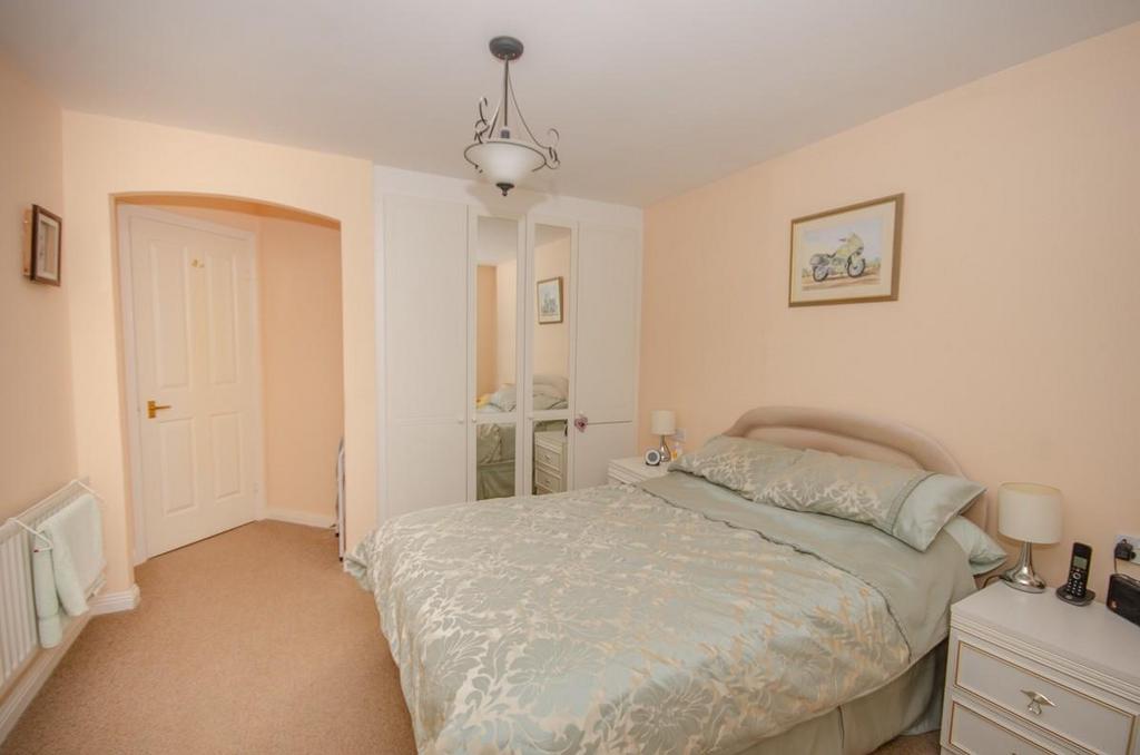 Bedroom 1 pic 2.jpg