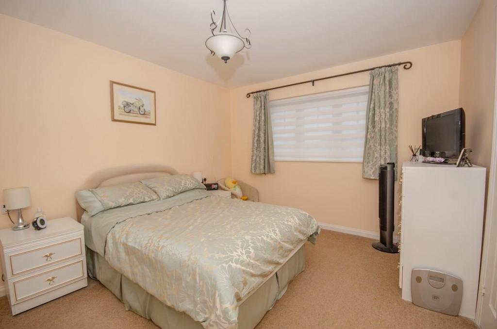 Bedroom 1.jpg