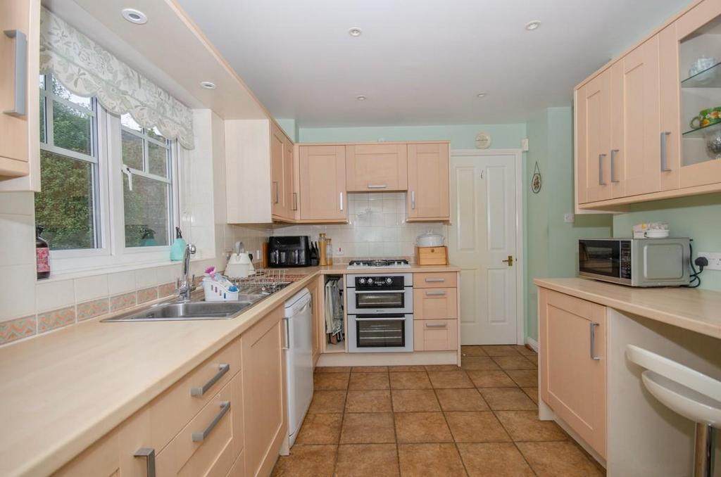 Kitchen pic 3.jpg