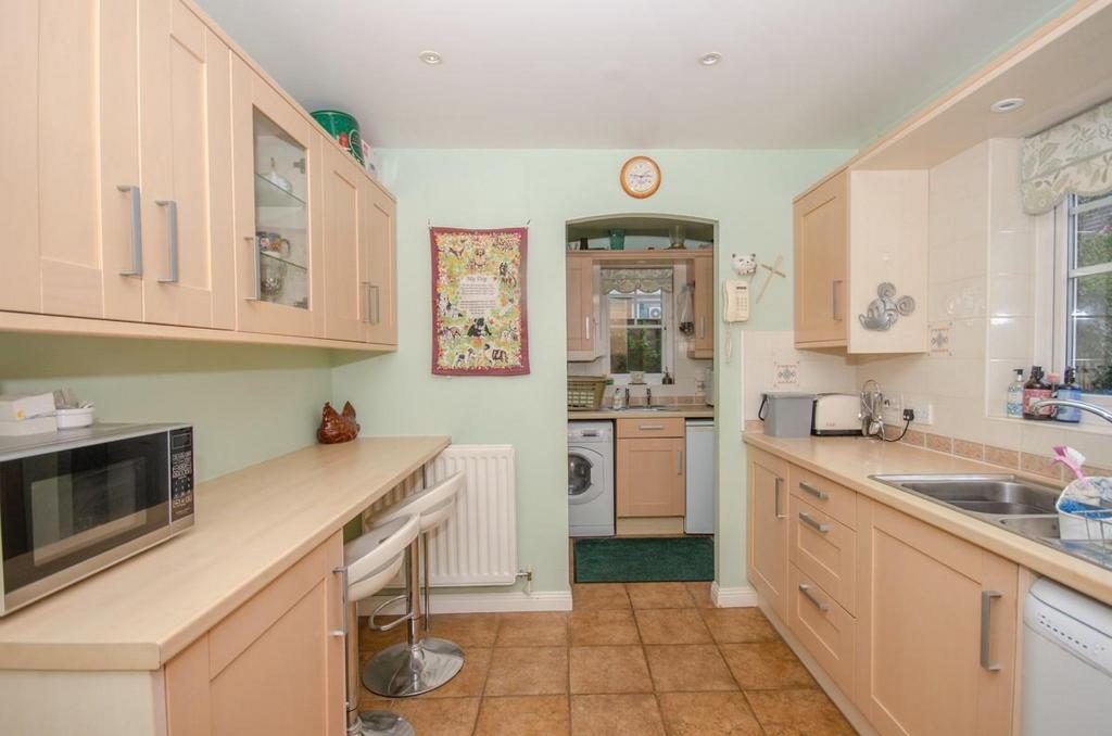 Kitchen pic 2.jpg