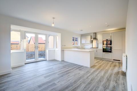 4 bedroom house to rent, Greenside Close, Centurion Chase ,