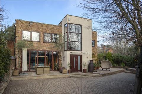 4 bedroom detached house to rent, Fitzgeorge Avenue, KT3