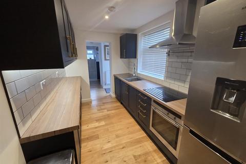 4 bedroom terraced house to rent, South Road, Birmingham B23