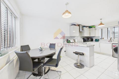 3 bedroom terraced house for sale, Rangoon Close, Colchester CO2