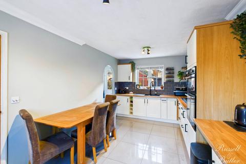 3 bedroom detached house for sale, Sandy Road, Calvert, Buckingham, Buckinghamshire, MK18
