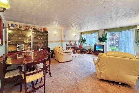 2 bedroom end of terrace house for sale, Milton Road, Stanford-le-hope SS17