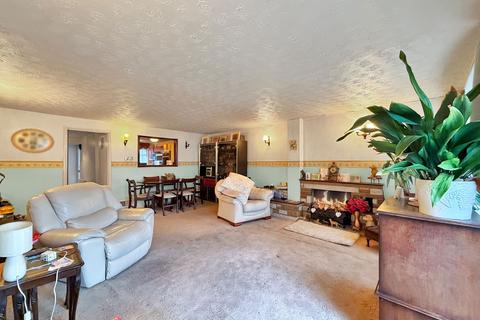 2 bedroom end of terrace house for sale, Milton Road, Stanford-le-hope SS17