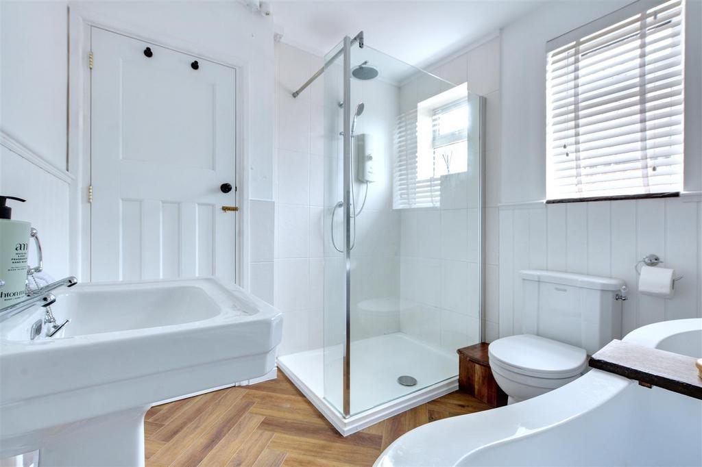 Bathroom 2.jpeg
