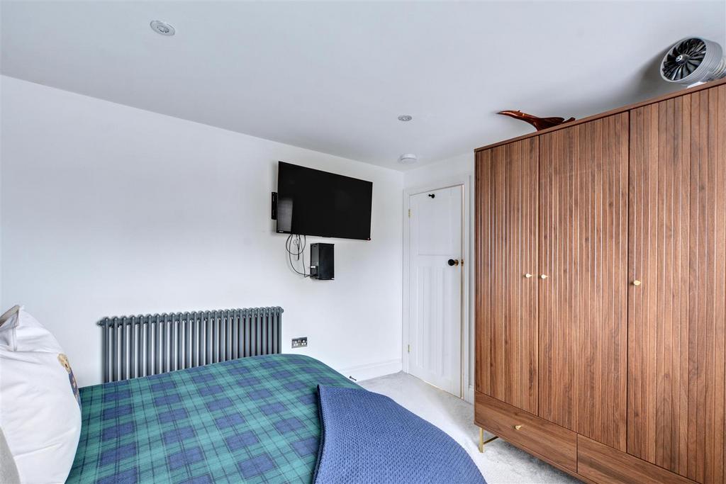 Bedroom 4 2.jpeg