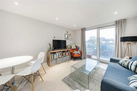 1 bedroom flat for sale, Plough Road, London SW11