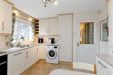 2 bedroom bungalow for sale, Manor Close, Ossett, West Yorkshire, WF5