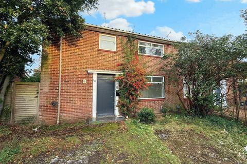 4 bedroom terraced house to rent, Hanbury Path, Woking, Surrey, GU21