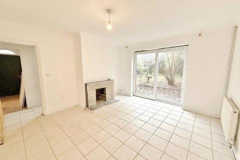 4 bedroom terraced house to rent, Hanbury Path, Woking, Surrey, GU21
