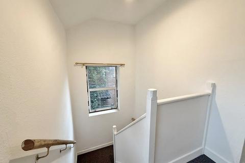 4 bedroom terraced house to rent, Hanbury Path, Woking, Surrey, GU21