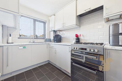 2 bedroom terraced house to rent, Gilberd Road, Colchester
