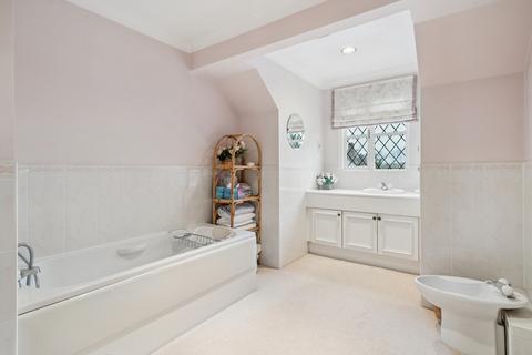 3 bedroom end of terrace house for sale, The Chyne, Gerrards Cross, Buckinghamshire, SL9