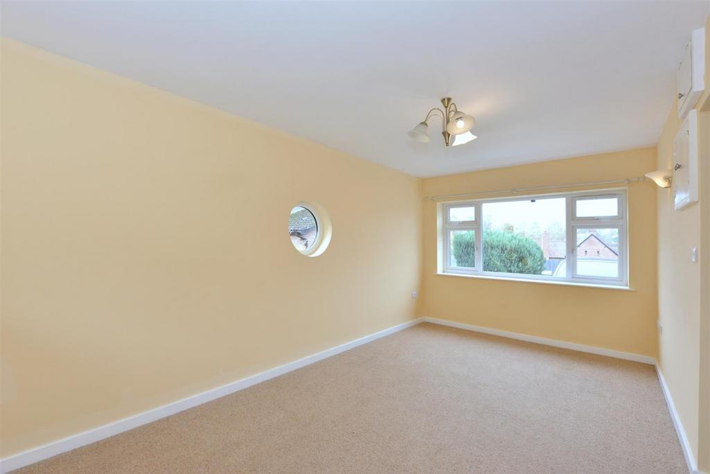 Bedroom/Dinig room