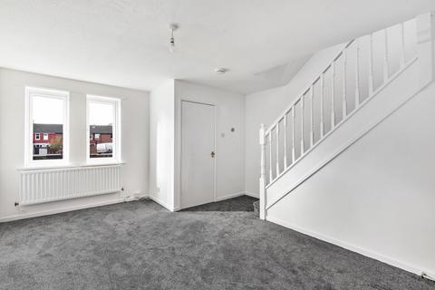 3 bedroom semi-detached house to rent, Siddow Common, Leigh