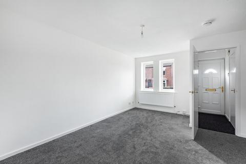 3 bedroom semi-detached house to rent, Siddow Common, Leigh