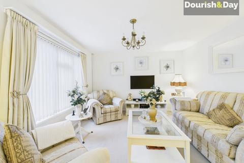 2 bedroom detached bungalow to rent, Gladstone Road, Cannock WS12