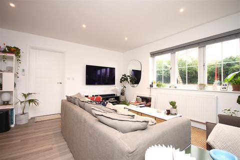 1 bedroom apartment to rent, ASCOT HOUSE, ANDREWS CLOSE, KT17