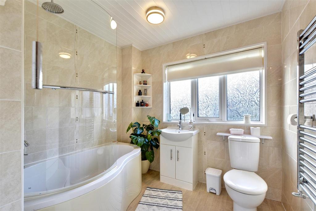 Bathroom 2.jpeg