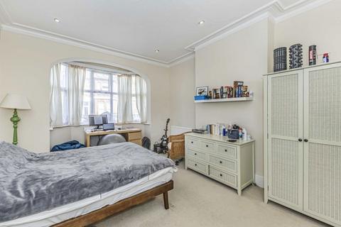 2 bedroom flat to rent, Barrow Road, London SW16