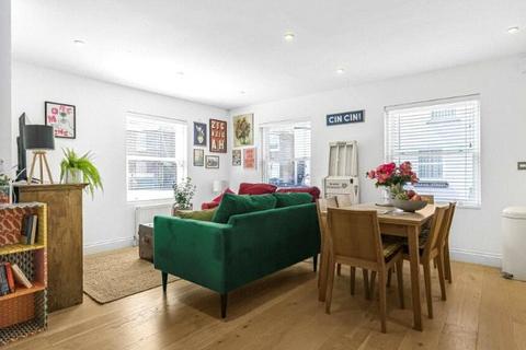 3 bedroom apartment to rent, Gloucester Cres, London, NW1