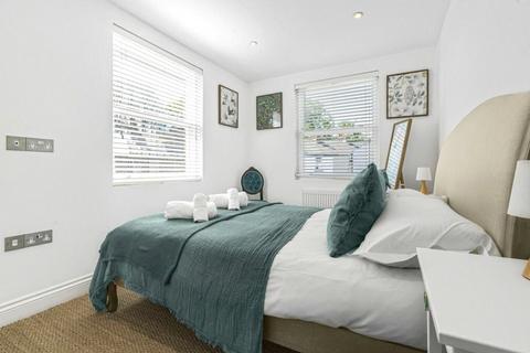 3 bedroom apartment to rent, Gloucester Cres, London, NW1