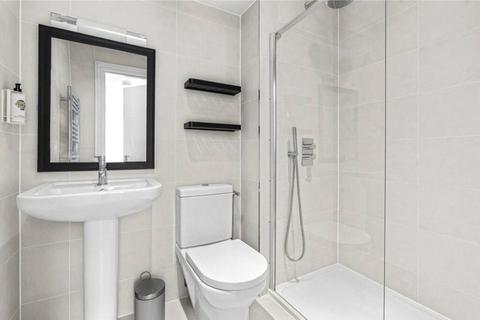 3 bedroom apartment to rent, Gloucester Cres, London, NW1