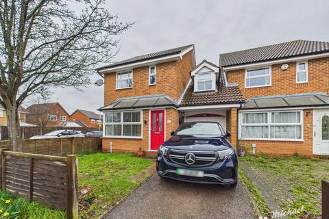 3 bedroom semi-detached house to rent, Owl Close, Aylesbury