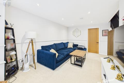 3 bedroom semi-detached house to rent, Owl Close, Watermead