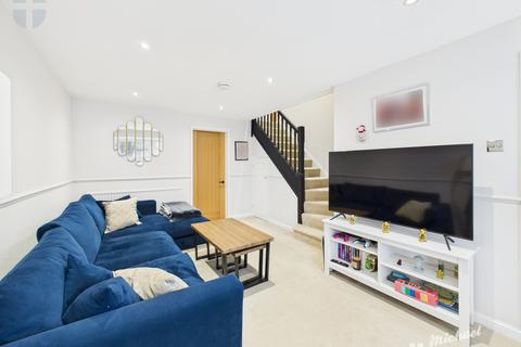 3 bedroom semi-detached house to rent, Owl Close, Watermead