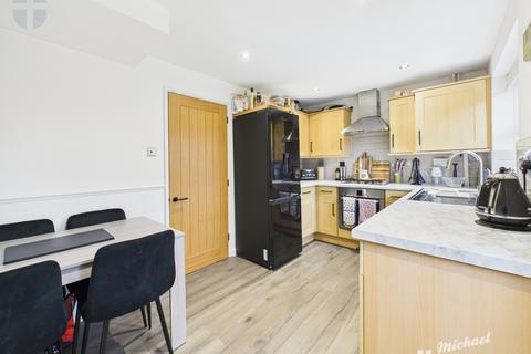 3 bedroom semi-detached house to rent, Owl Close, Watermead